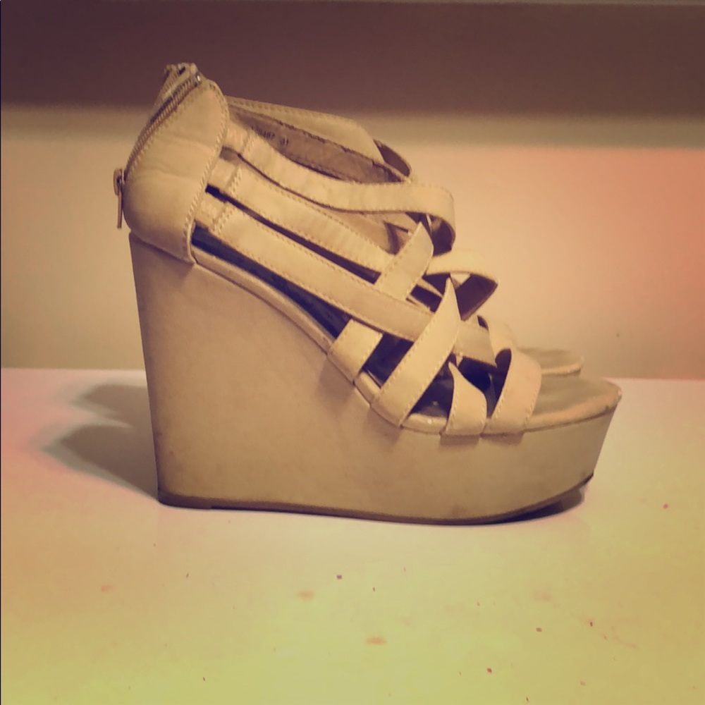 Strap platform heels